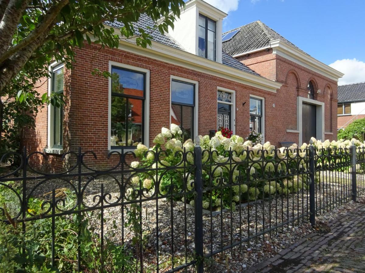 D' Ald Skoalle - Sfeervol Appartement In Oude School. Wijtgaard Exterior photo