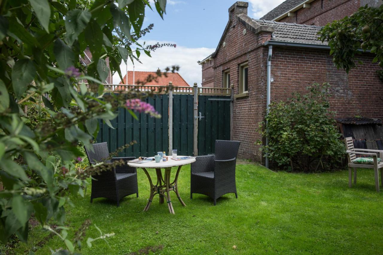 D' Ald Skoalle - Sfeervol Appartement In Oude School. Wijtgaard Exterior photo