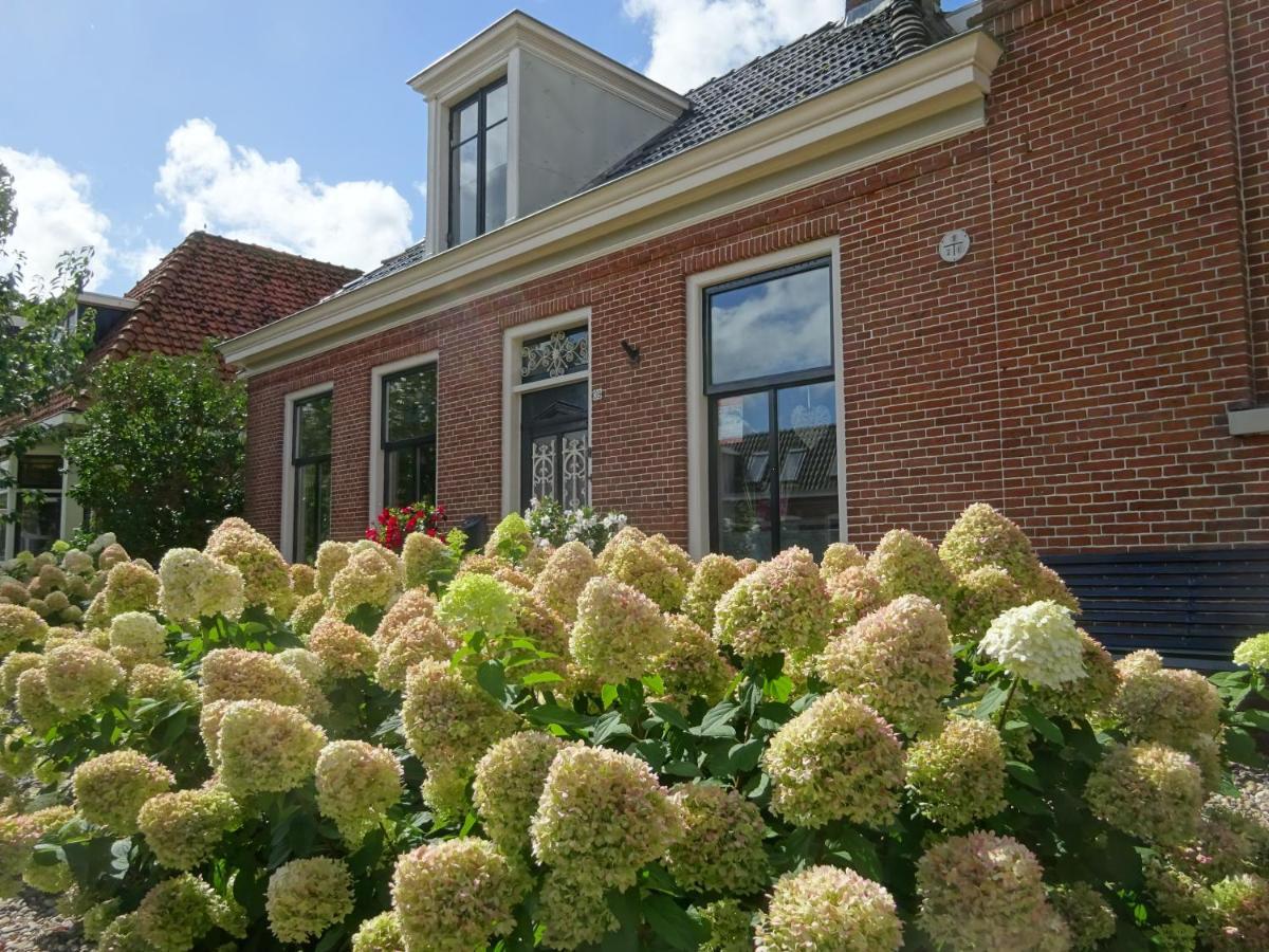 D' Ald Skoalle - Sfeervol Appartement In Oude School. Wijtgaard Exterior photo