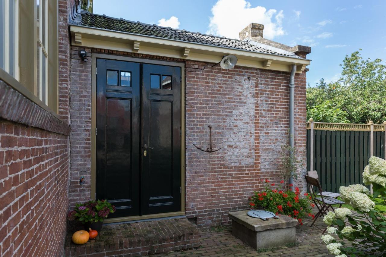 D' Ald Skoalle - Sfeervol Appartement In Oude School. Wijtgaard Exterior photo